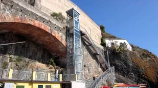 Golfo del Tigullio, Ascensore per andare alla passeggiata verso Bonassola 